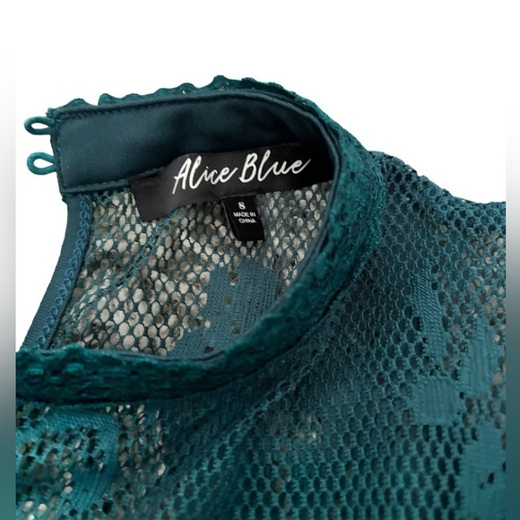 Alice Blue Small Filbert Lace Overlay Blouse Top Keyhole Button Neck Back BC - Picture 2 of 10